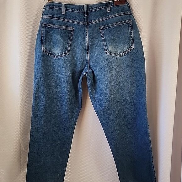 LL Bean Men's Relaxed Fit Jeans - Size 42 x 30 - Picture 2 of 4